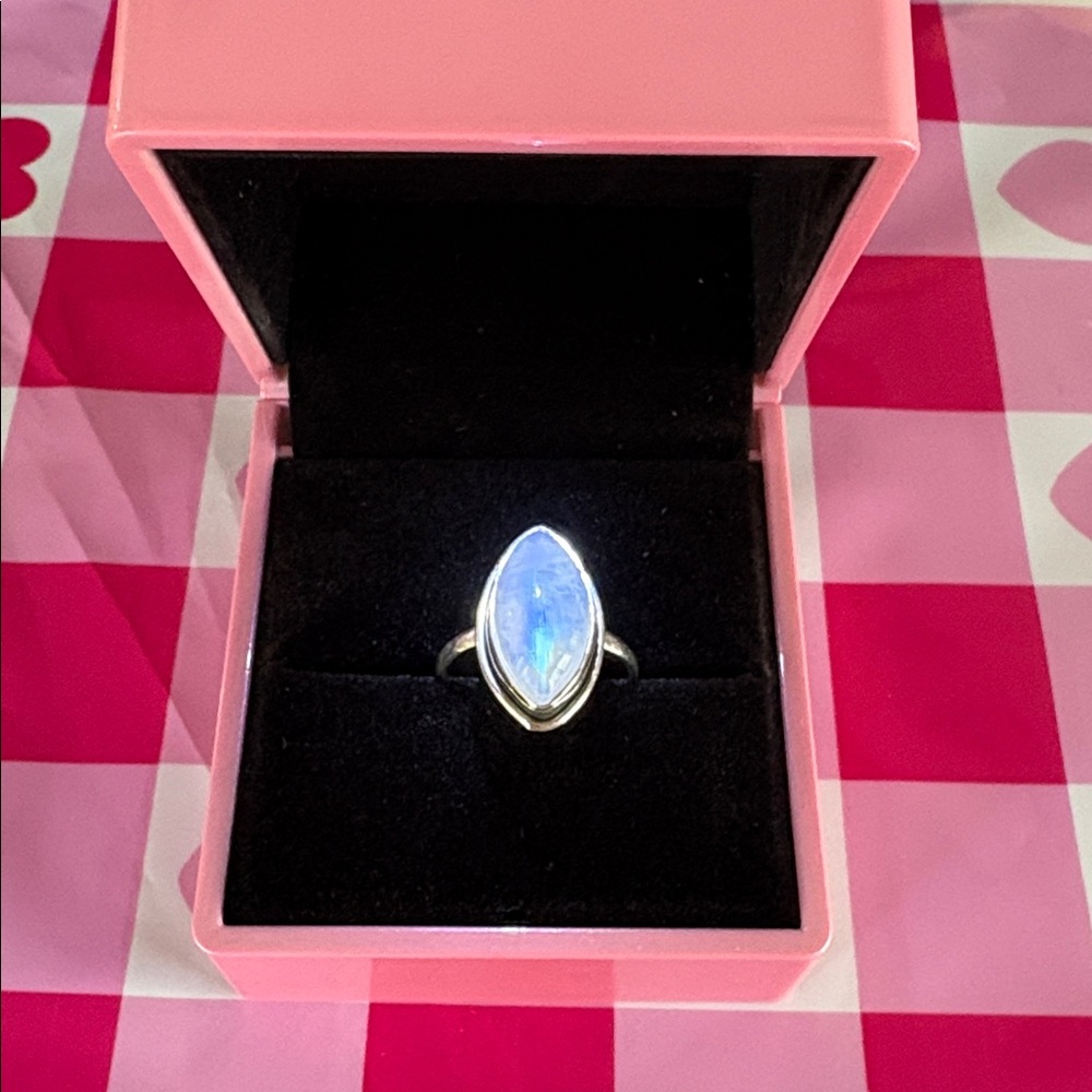 Like new Vintage Moonstone Sterling silver ring marked 925 size 8.25